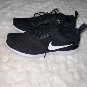 Nike Black and White Sneakers Size US 7 Women